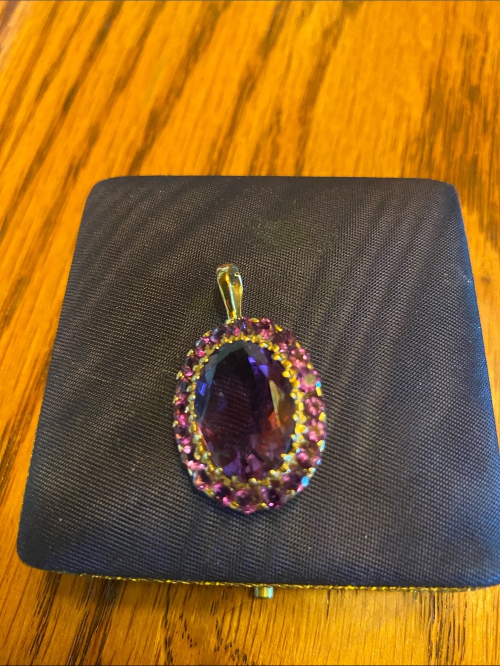 Amethyst Oval Halo Pendant 12 K Gold - Picture 4 of 4